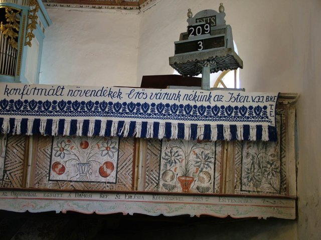 Kalotadamos_szentely_karzat1