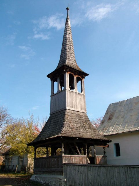 Kisfalud_harangtorony.jpg